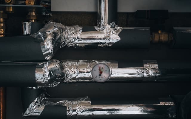 Insulated HVAC ductwork