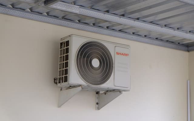Wall-mounted air conditioning units